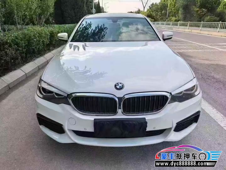 抵押车出售19年宝马5系轿车