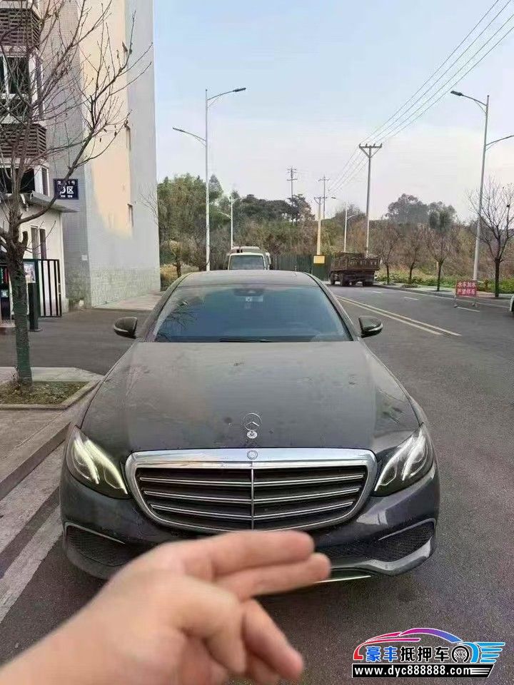 抵押车出售17年奔驰E轿车