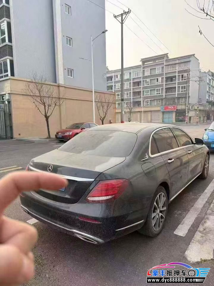 17年奔驰E轿车抵押车出售