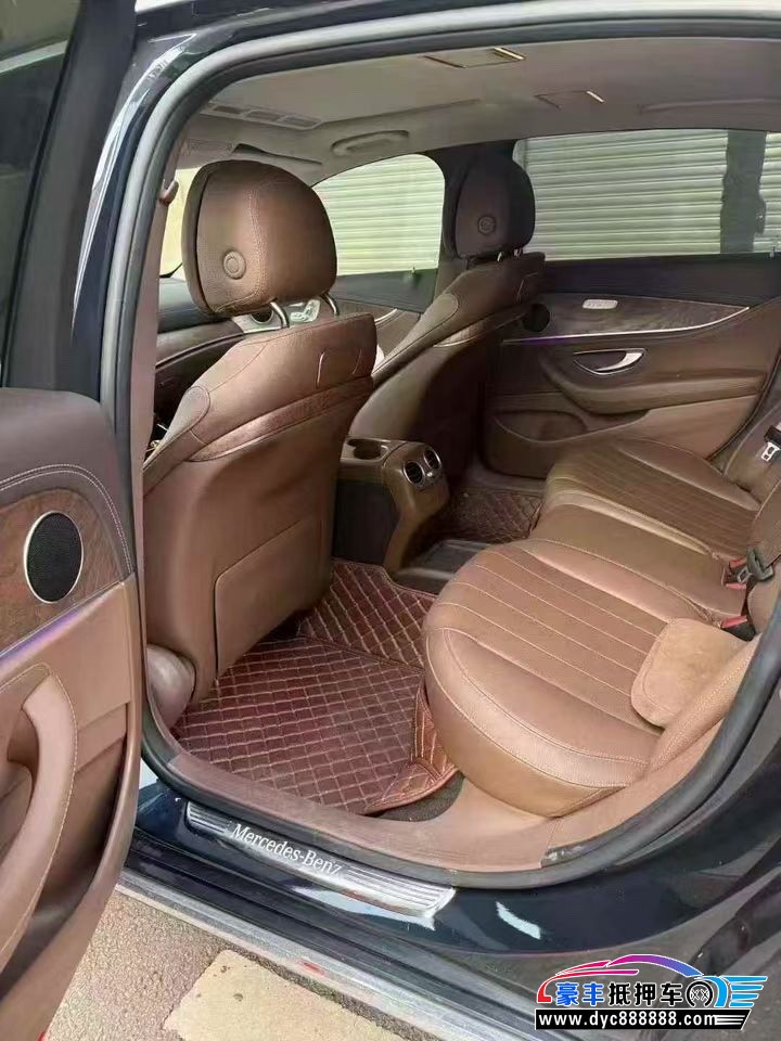 17年奔驰E轿车抵押车出售