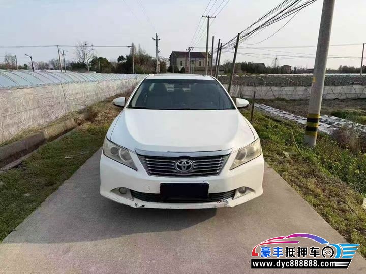 抵押车出售13年丰田凯美瑞轿车