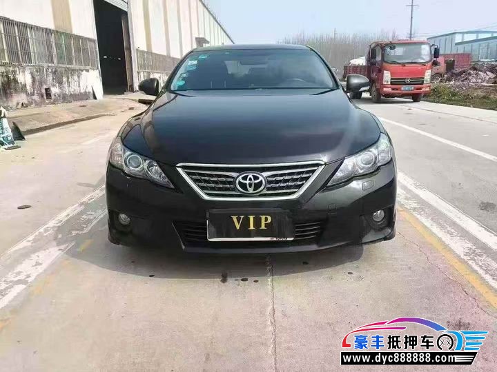 抵押车出售13年丰田锐志轿车