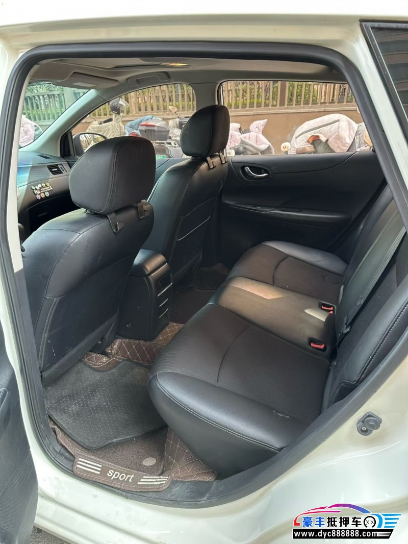 15年日产骐达轿车抵押车出售