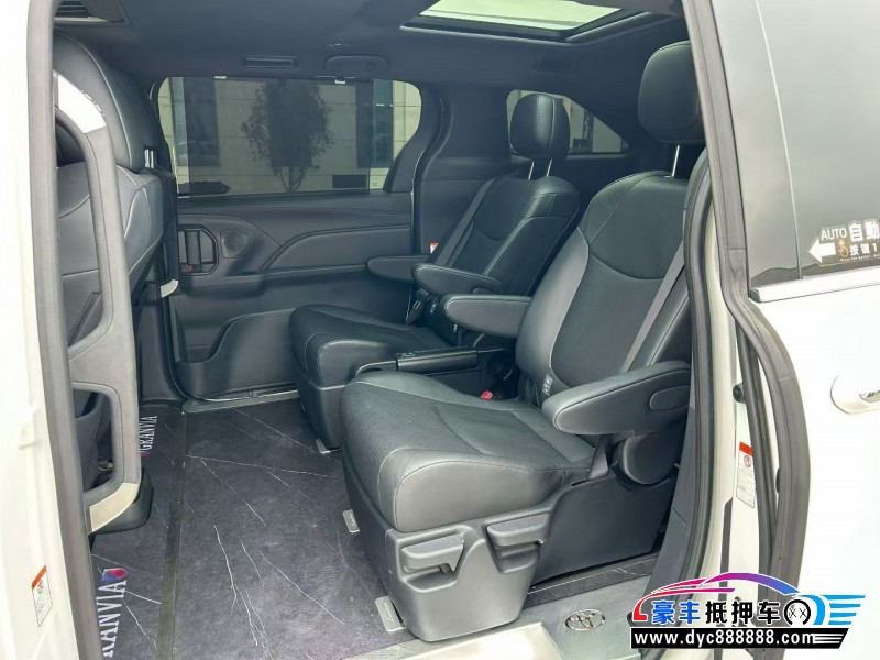 24年丰田格瑞维亚轿车抵押车出售