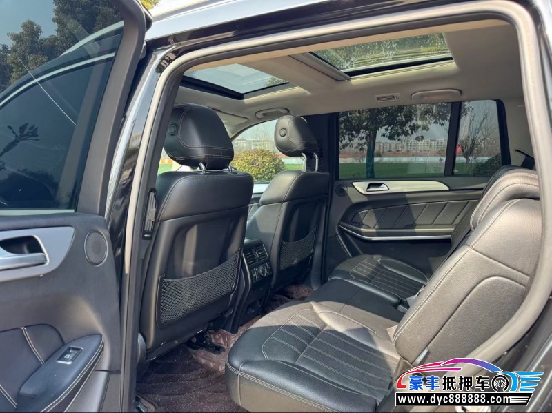 14年奔驰GL轿车抵押车出售