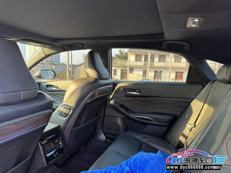 25年丰田亚洲龙轿车抵押车出售