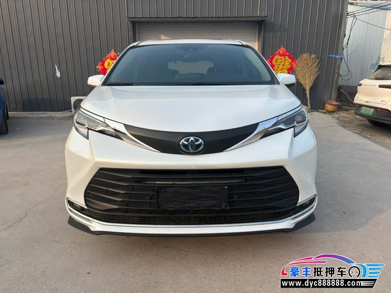 抵押车出售23年丰田塞纳轿车