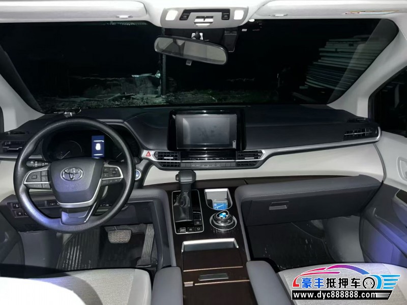 23年丰田塞纳轿车抵押车出售