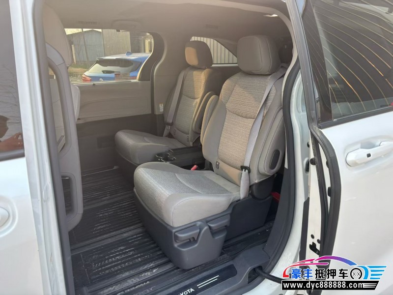 23年丰田塞纳轿车抵押车出售