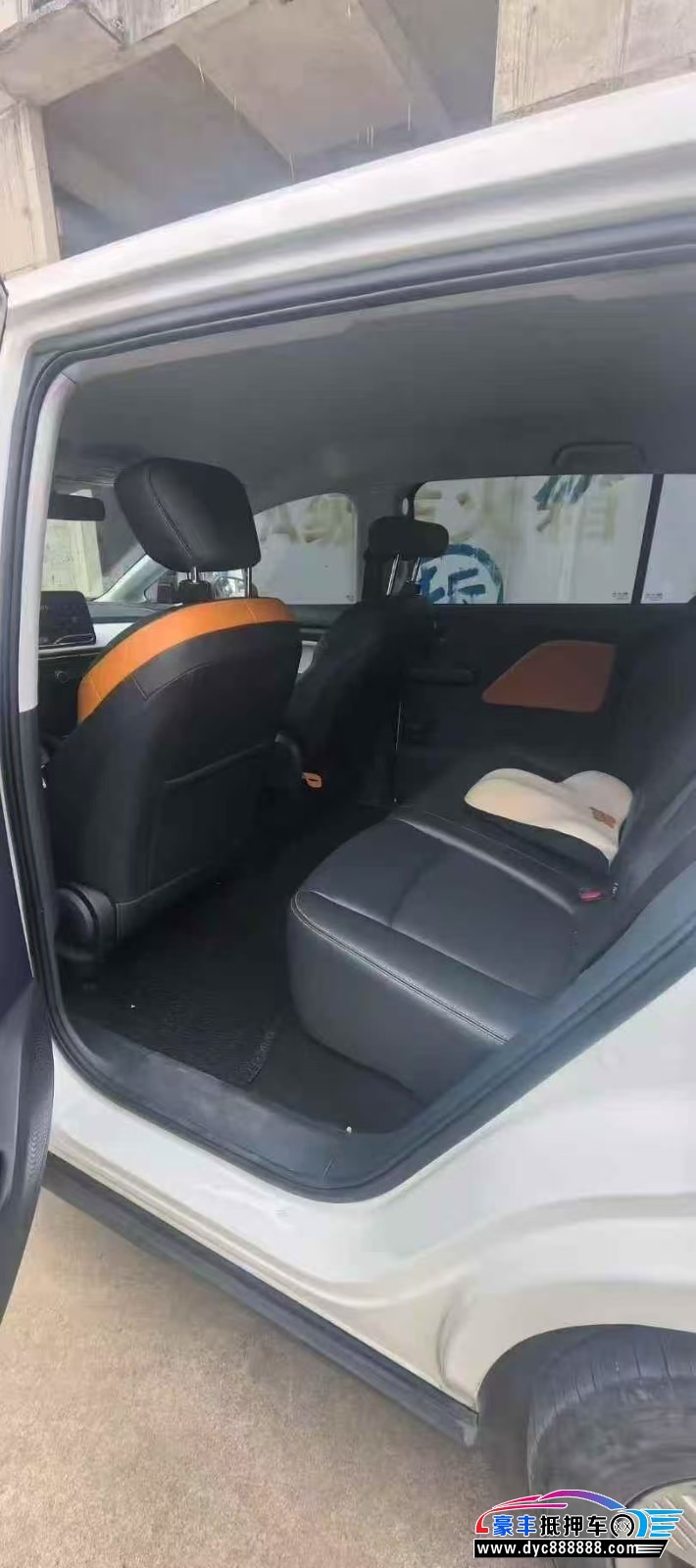 23年奔腾E05轿车抵押车出售