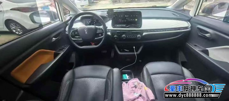 23年奔腾E05轿车抵押车出售