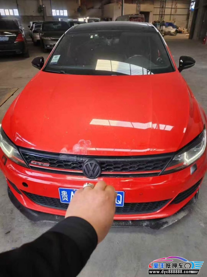 抵押车出售17年大众凌渡轿车