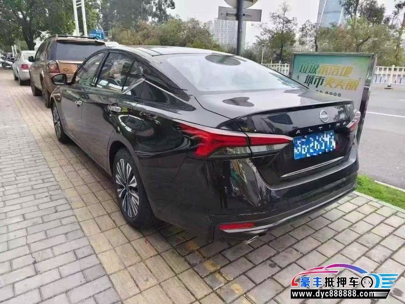 25年日产天籁轿车抵押车出售