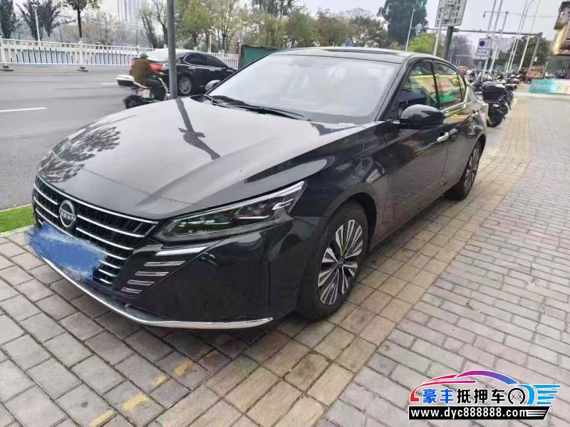 25年日产天籁轿车抵押车出售