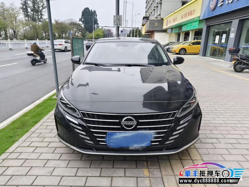 抵押车出售25年日产天籁轿车