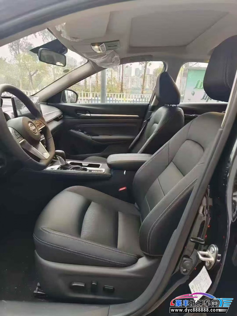 25年日产天籁轿车抵押车出售