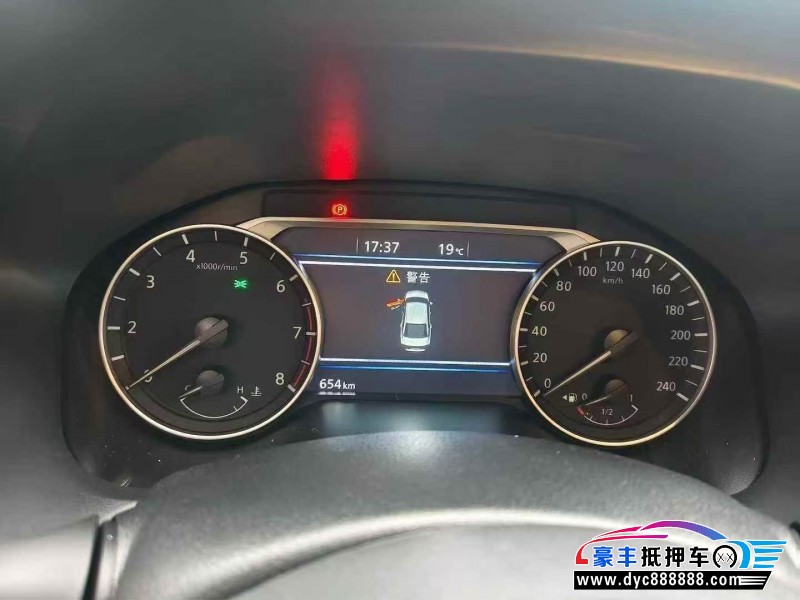 25年日产天籁轿车抵押车出售