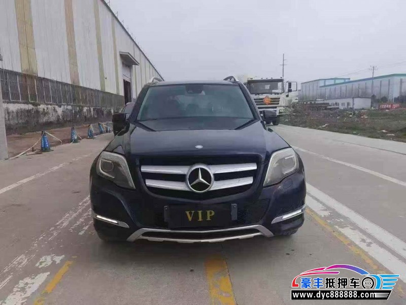 抵押车出售12年奔驰GLK轿车
