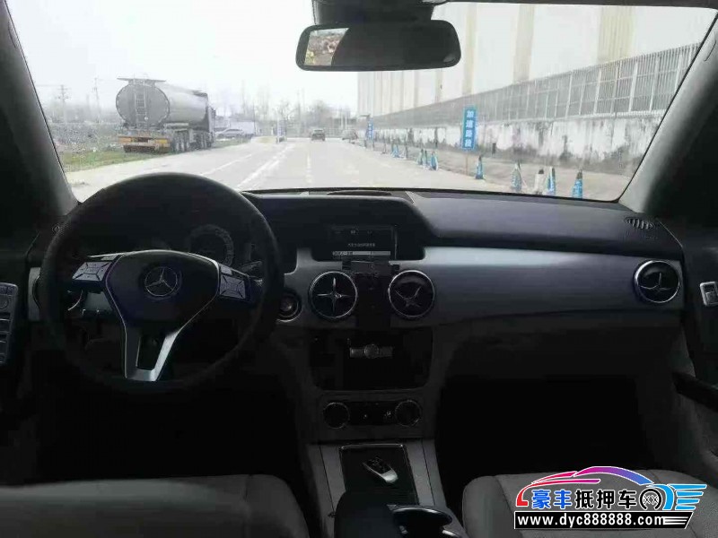 12年奔驰GLK轿车抵押车出售