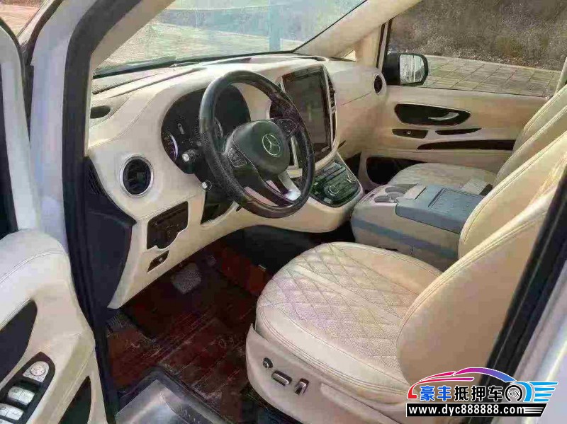 17年奔驰威霆轿车抵押车出售