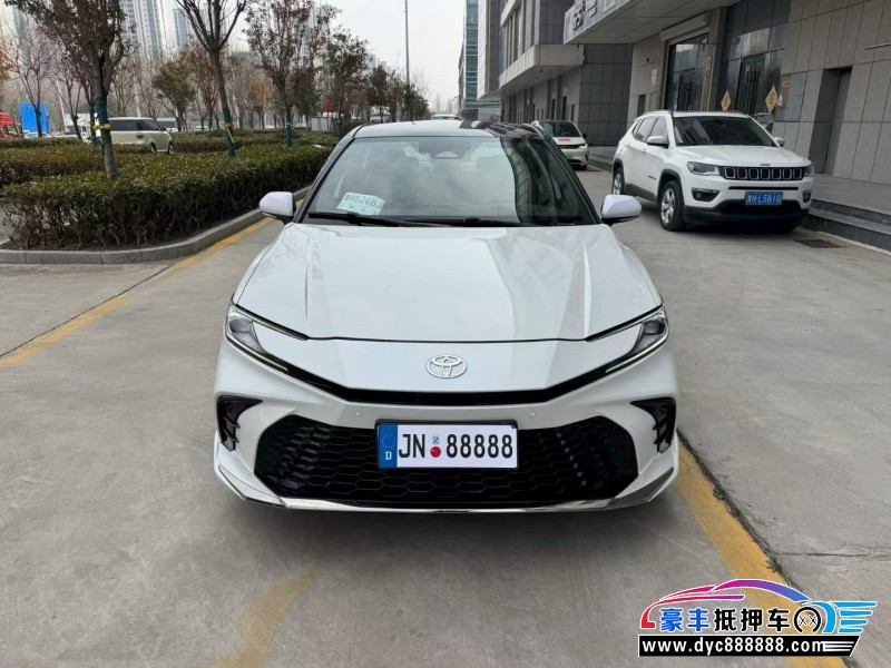 抵押车出售24年丰田凯美瑞轿车