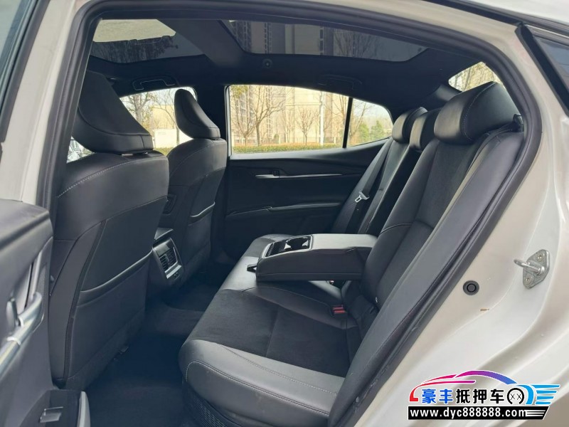 24年丰田凯美瑞轿车抵押车出售