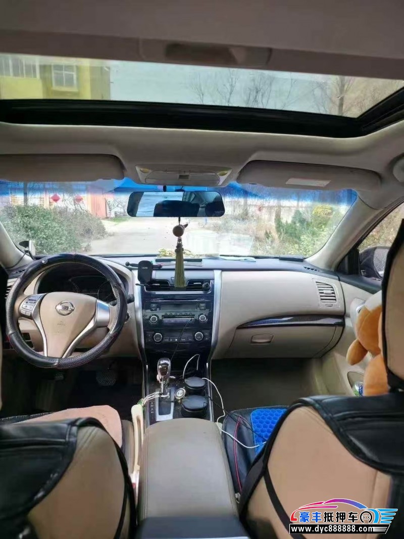 15年日产天籁轿车抵押车出售
