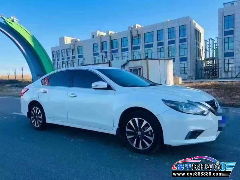 17年日产天籁轿车抵押车出售