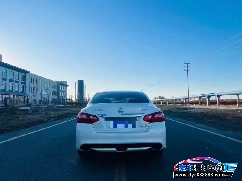 17年日产天籁轿车抵押车出售
