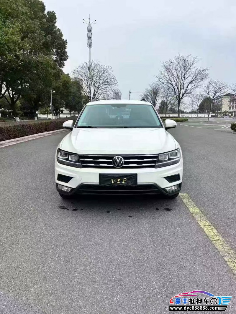 抵押车出售21年大众途观L轿车