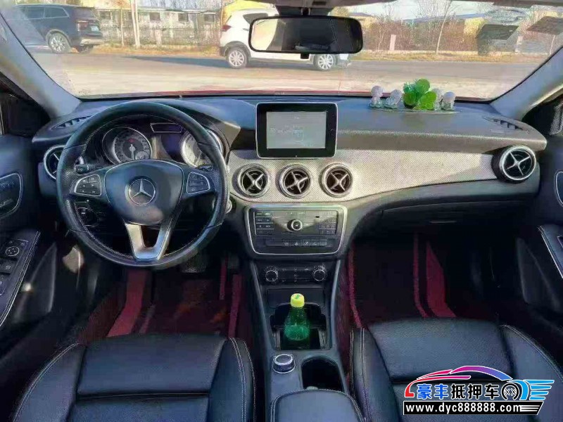 17年奔驰GLA轿车抵押车出售