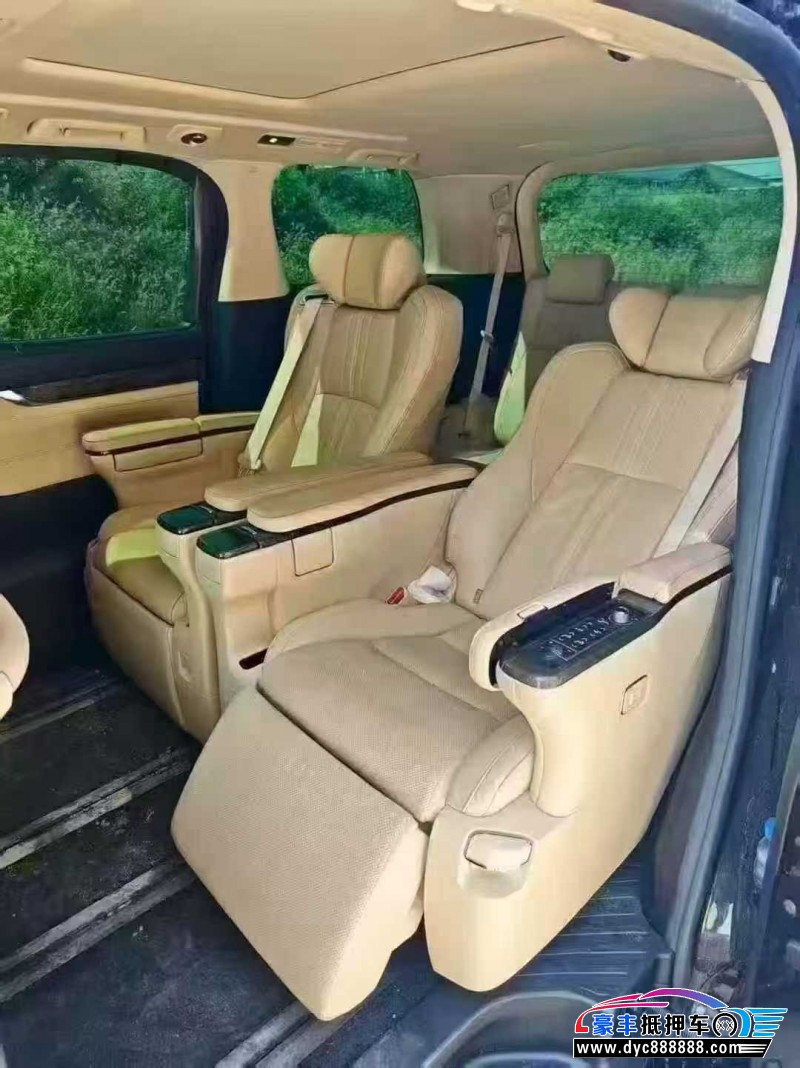 20年丰田埃尔法轿车抵押车出售