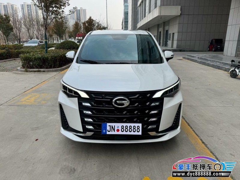 抵押车出售25年传祺m6轿车