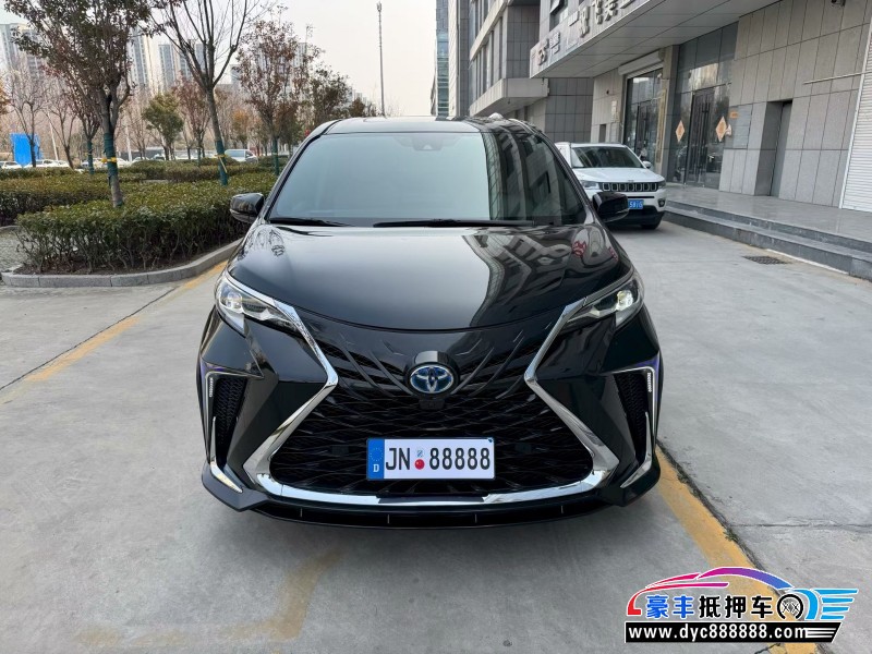 抵押车出售22年丰田塞纳轿车