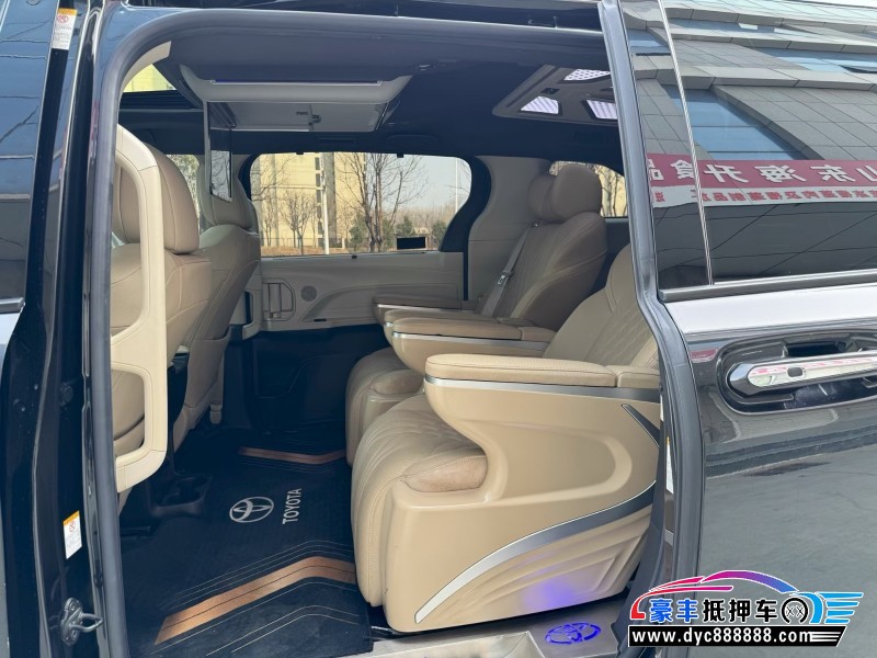 22年丰田塞纳轿车抵押车出售