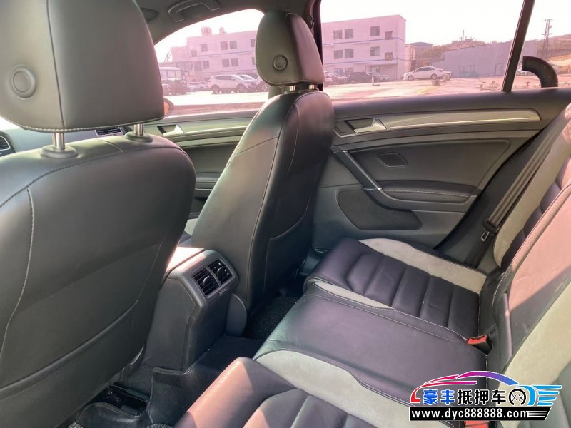 17年大众高尔夫轿车抵押车出售