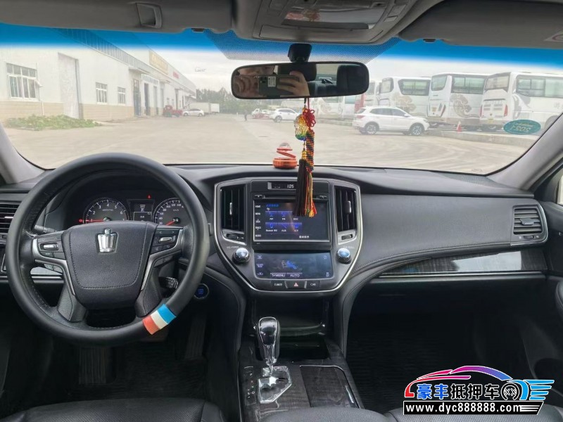 16年丰田皇冠轿车抵押车出售