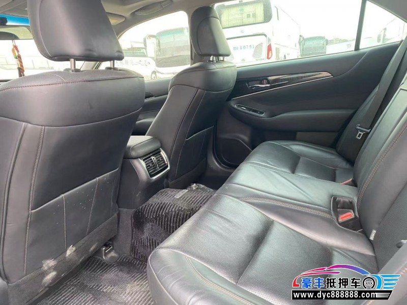 16年丰田皇冠轿车抵押车出售