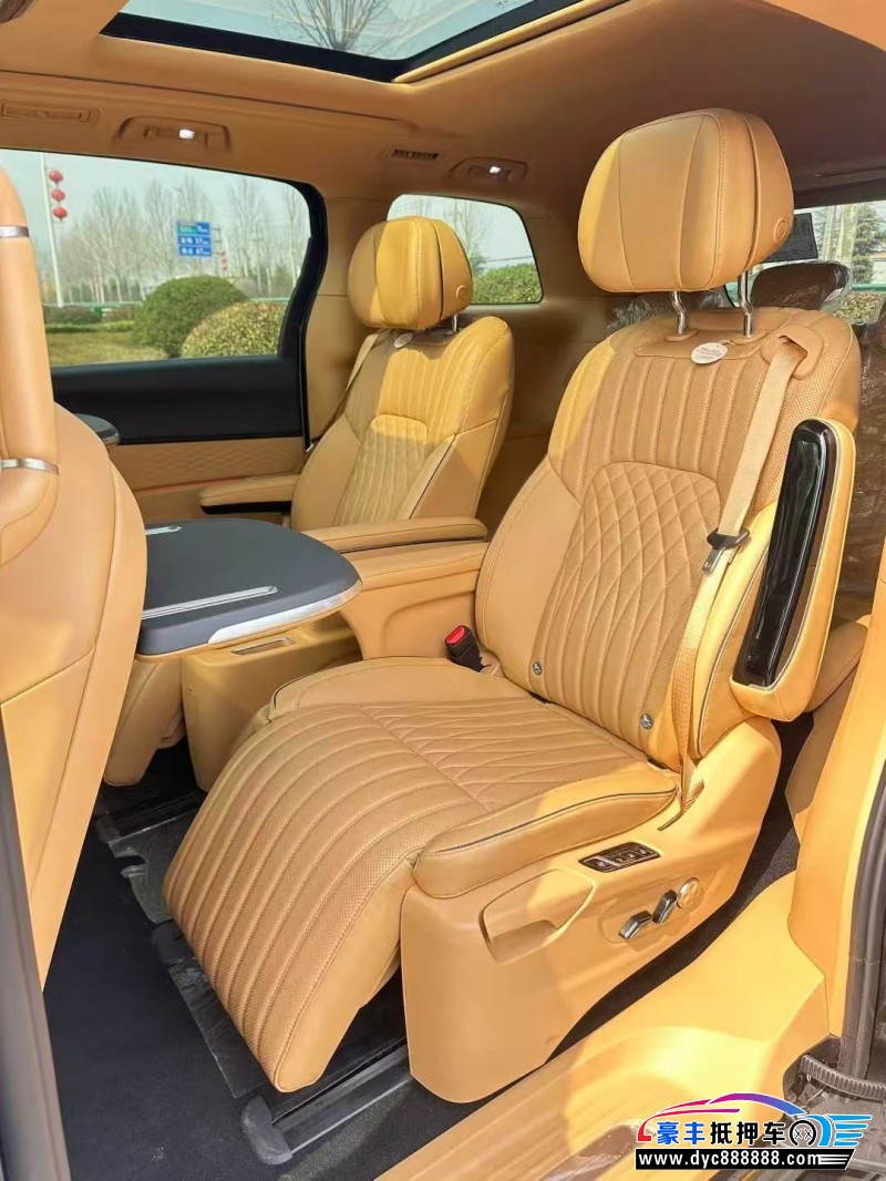 25年岚图梦想家轿车抵押车出售