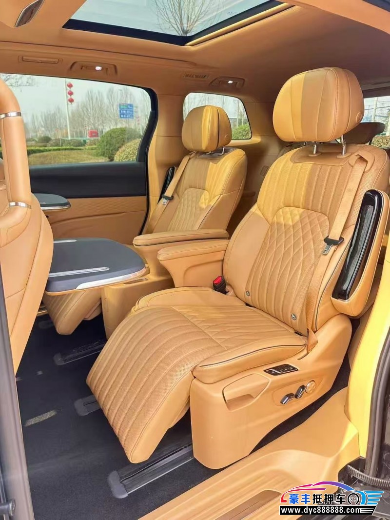 23年岚图梦想家轿车抵押车出售