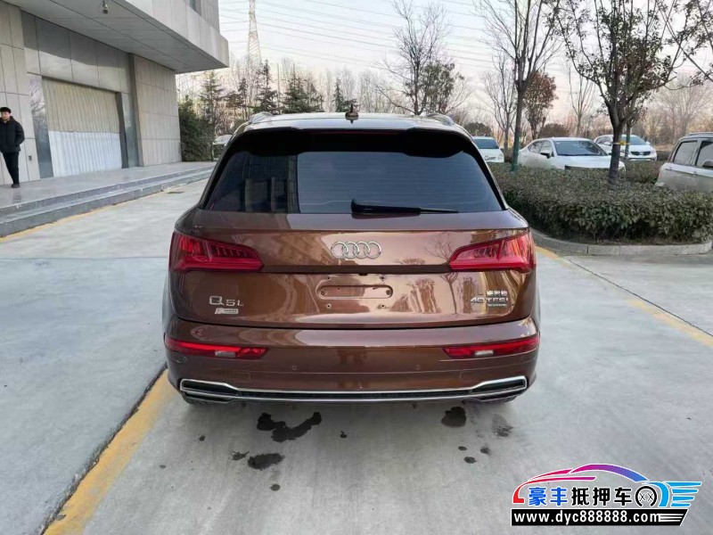 18年奥迪Q5轿车抵押车出售
