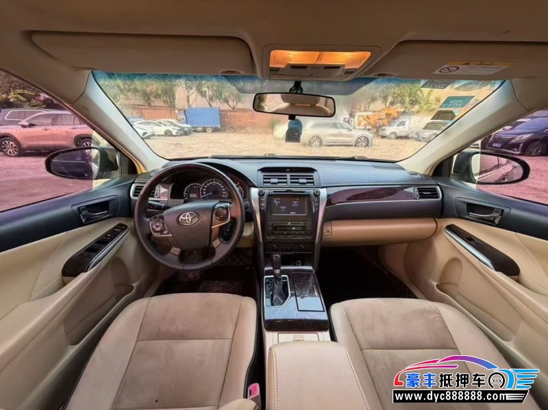 17年丰田凯美瑞轿车抵押车出售