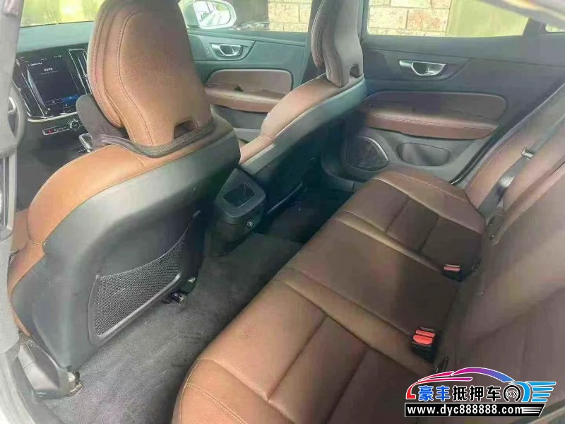 24年沃尔沃S60轿车抵押车出售