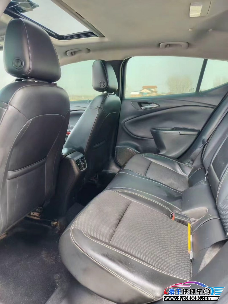 17年别克威朗轿车抵押车出售