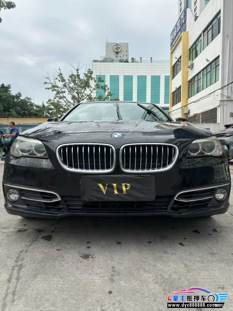 抵押车出售15年宝马5系轿车