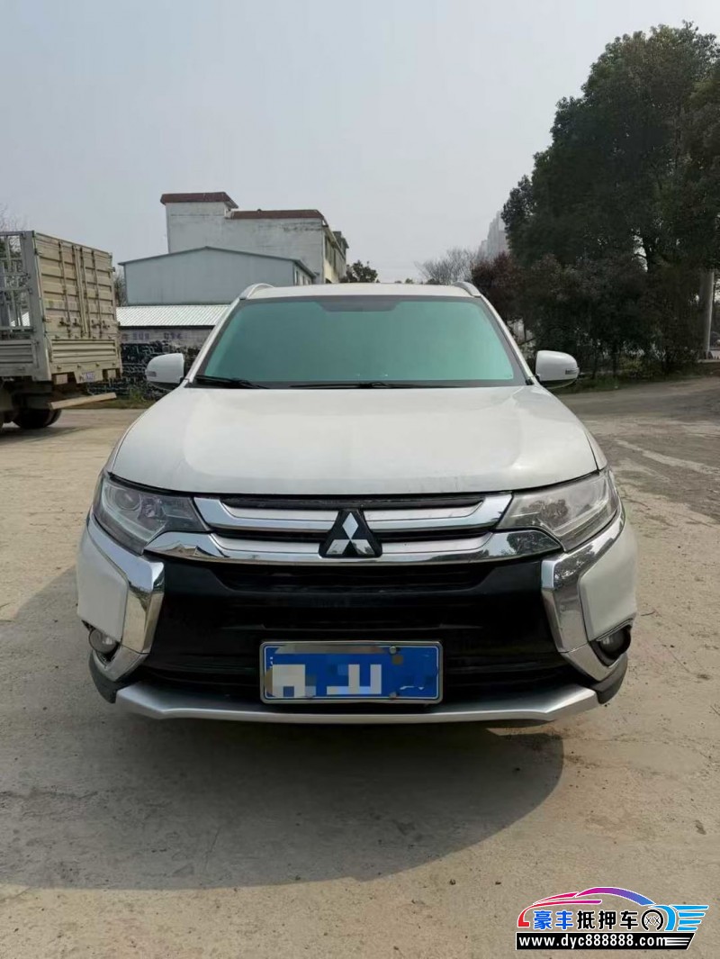 抵押车出售17年三菱欧蓝德轿车