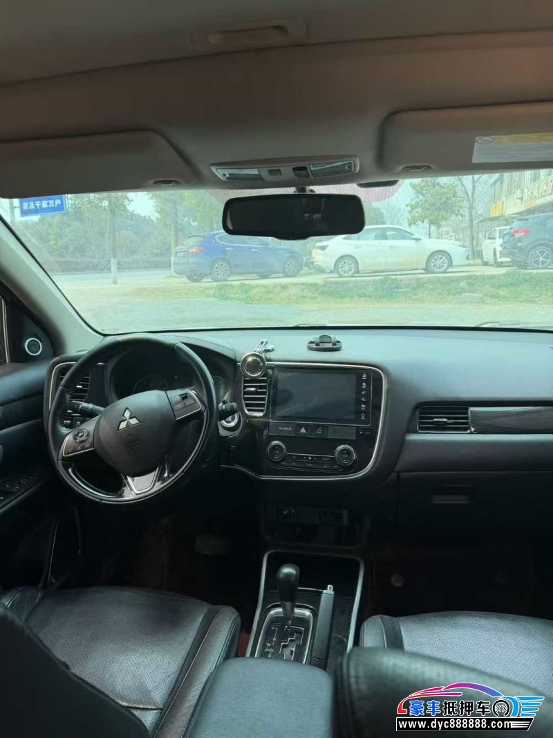 17年三菱欧蓝德轿车抵押车出售