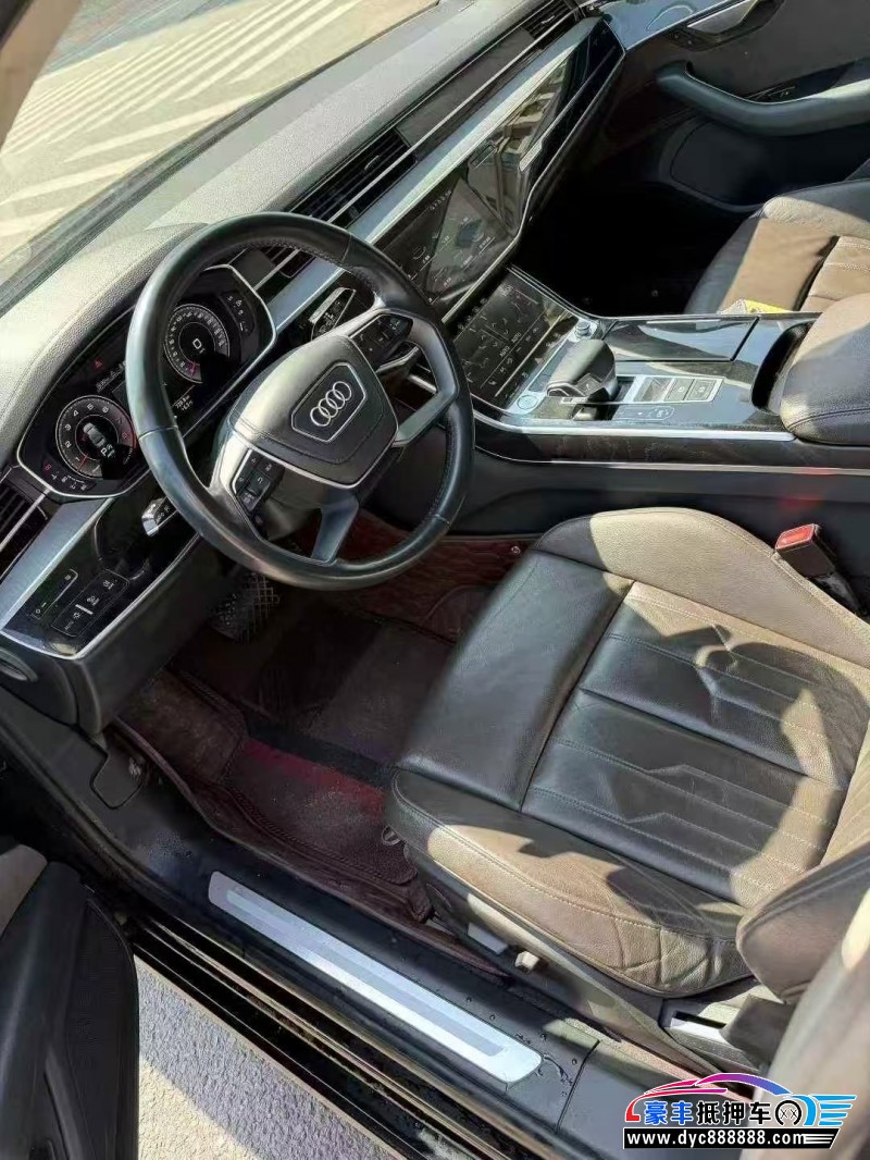 18年奥迪A8轿车抵押车出售