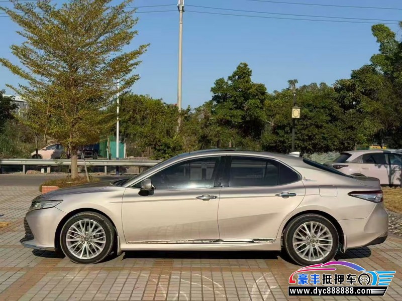 18年丰田凯美瑞轿车抵押车出售