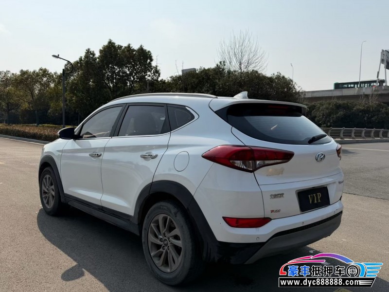 18年现代途胜轿车抵押车出售